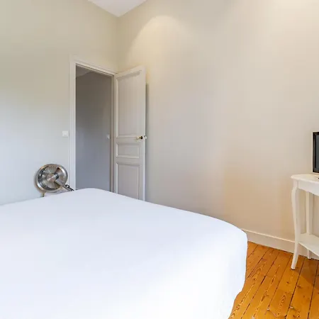 Magnifique Et Lumineux T3 De Charme Aux Quinconces Ideal Pour 4 Personnes Bordeaux
