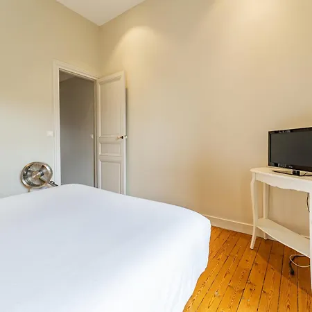 Apartment Magnifique Et Lumineux T3 De Charme Aux Quinconces Ideal Pour 4 Personnes Bordeaux