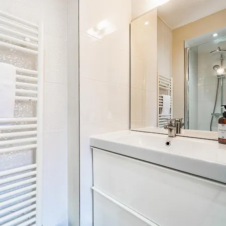 Magnifiques Et Lumineux De Charme Aux Quinconces Ideal Pour 4 Ou 6 Personnes *