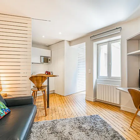 Magnifiques Et Lumineux De Charme Aux Quinconces Ideal Pour 4 Ou 6 Personnes ボルドー
