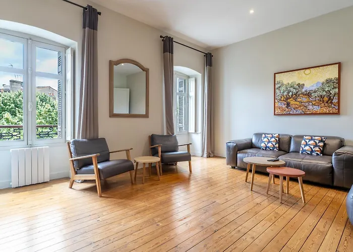 Magnifiques Et Lumineux De Charme Aux Quinconces Ideal Pour 4 Ou 6 Personnes